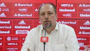 Sério isso? Presidente do Inter reclama de suposto pênalti de André
