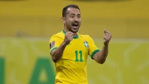 Everton Ribeiro diz que sabia de interesse do Fluminense