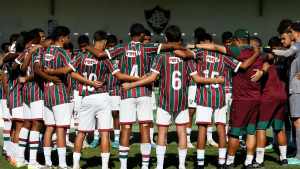 Vídeo: Fluminense marca golaço de falta contra Corinthians em torneio Sub-15