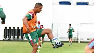 Fluminense parabeniza David Braz, que faz aniversário nesta quarta