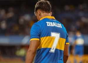 Mais um desfalque? Atacante sai lesionado e pode virar problema no Boca para a final