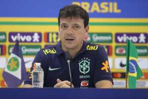 Fernando Diniz fala da condição física de Gabriel Jesus, que foi convocado lesionado