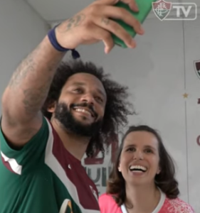 Vídeo — Jogadores do Flu recebem torcedoras em ação de prevenção ao câncer de mama 