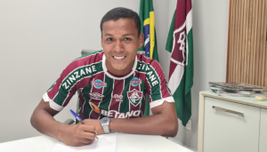 Fluminense renova contrato de lateral-esquerdo