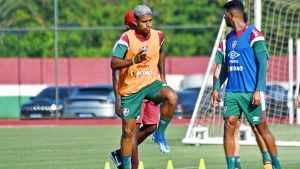 Novo problema! Fluminense se manifesta sobre ausência de John Kennedy
