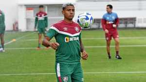 Recuperado de pubalgia, John Kennedy pode voltar contra o Galo, diz jornal