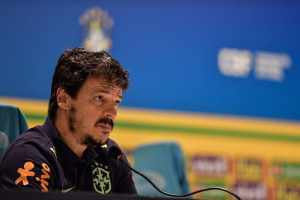 Quando era técnico da Seleção, Diniz tentou levar Angioni para a CBF, revela jornalista