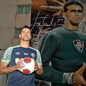 Veja números dissecados de Fábio, prestes a virar o atleta recordista de jogos na história do futebol