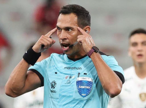 Conmebol define arbitragem para o jogo da volta entre Fluminense e LDU