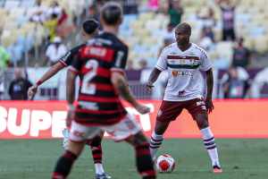 Fluminense teve mais posse de bola, mas finalizou bem menos que o Flamengo no clássico