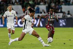 Jhon Arias vê erro de arbitragem, mas evita reclamações e foca no jogo da volta