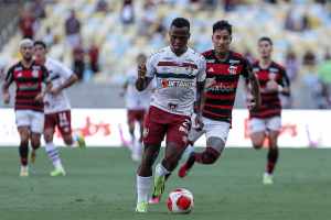 Por cantos homofóbicos no clássico contra o Fluminense, Flamengo é denunciado no TJD
