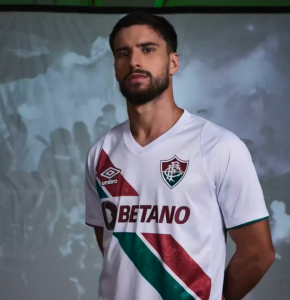 Aprovada? Fluminense e Umbro apresentam nova camisa branca do clube