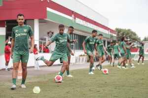 Com desfalques, Diniz indica provável Fluminense para encarar o Flamengo