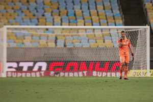 Recorde batido: Fábio se torna o atleta mais velho a jogar a Série A do Brasileirão na história