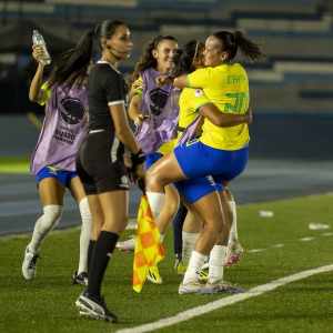 Camisa 10 do Flu estreia com gol olímpico e assistência na Seleção feminina Sub-20