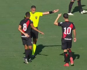 Três árbitros são afastados após primeira rodada do Brasileiro