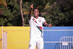 Ex-Fluminense, Jan Lucumí é anunciado por novo clube