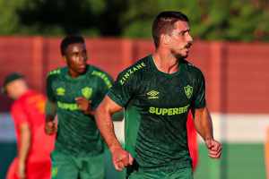 Com sondagens de quatro países na última janela, volante deve deixar o Fluminense ao fim do ano