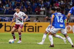 Fluminense dá sinal positivo para lateral acertar com o Athletico-PR