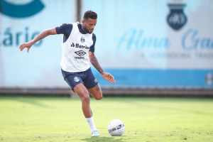 Especulado no Fluminense, lateral Reinaldo tem acerto encaminhado com clube da Série A