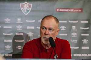 “Como é bom ter um trabalho duradouro”, comenta Mano sobre tempo no Fluminense