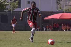 Sub-13 e 14 do Fluminense goleiam Portuguesa-RJ