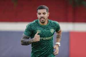 Em transição, David Terans já faz atividades no campo do CT Carlos Castilho
