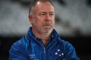 Indaga jornalista sobre Mano: “Ele vai barrar metade da turma da geriatria?”