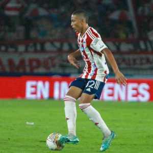 Fluminense, Grêmio e Sevilla monitoram promessa de 18 anos do Junior (COL)