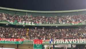 Vídeo: Veja festa da torcida do Fluminense contra o Grêmio no Couto Pereira