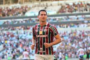 Meia fala sobre enfrentar o Grêmio: “Fluminense tem que pensar em vencer sempre”