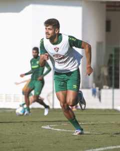 Com João Neto de volta, portal avalia momento de seus concorrentes no Fluminense