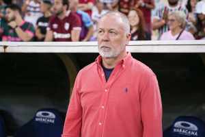 Sem sucesso, Fluminense tenta número absurdo de cruzamentos contra Juventude
