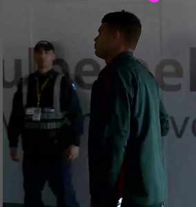 Vídeo: Prestes a embarcar, Thiago Silva é visto caminhando normalmente