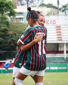 Vídeo: Meninas do Fluminense treinam para final do Carioca Sub-20 contra o Flamengo