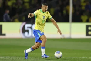 Sai um, entra outro: Brasil deve ter mudança entre crias de Xerém para enfrentar a Argentina nesta terça