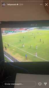 Em dia de folga do elenco, Felipe Melo ficou de olho em jogos da base do Fluminense