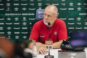 Mano retruca pergunta de jornalista sobre substituições: “Análise simplista”