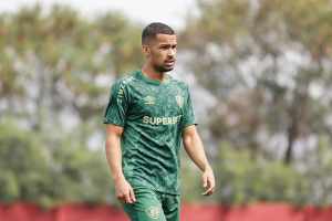 Rebaixado? Volante do Fluminense treina com aspirantes nesta sexta-feira