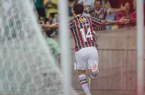 Ele voltou! Cano quebra jejum de mais de cinco meses e marca seu 90º gol pelo Fluminense