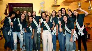 Vídeo – Em solenidade, time de vôlei coloca troféu estadual no Museu Fluminense