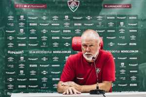 Técnico do Fluminense revela surpresa com derrota do Athletico-PR em casa