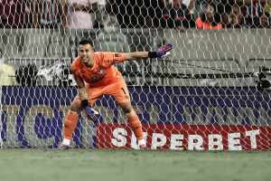 Sexto goleiro com mais jogos sem sofrer gols pelo Fluminense, Fábio pode entrar no top 5 em breve