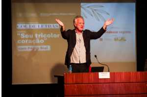 Bial fala de palestra sobre o Fluminense na Academia Brasileira de Letras: “Fiquei muito feliz”