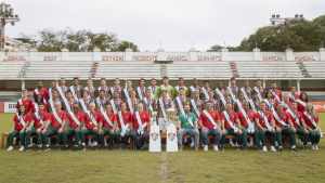 Na história! Jovens do Fluminense colocam taças da Copa do Brasil e Brasileirão Sub-17 no Museu