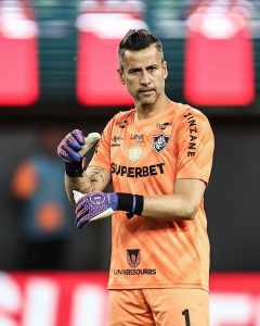 Aos 44 anos, Fábio, do Fluminense, termina o Brasileirão com números impressionantes