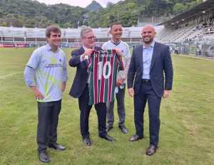 Fluminense recebe visita do primeiro-ministro do Reino Unido na sede de Laranjeiras