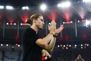 De olho no rival! Filipe Luís deve ganhar reforço no ataque para final contra o Flamengo