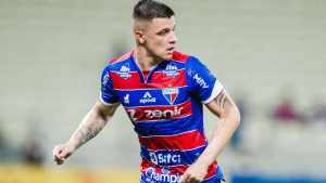 Repórter dá mais detalhes do interesse do Fluminense em Kayzer; clube monitora atacante